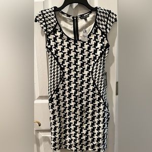 Express - Women Black and White Dress Size(2) NWT